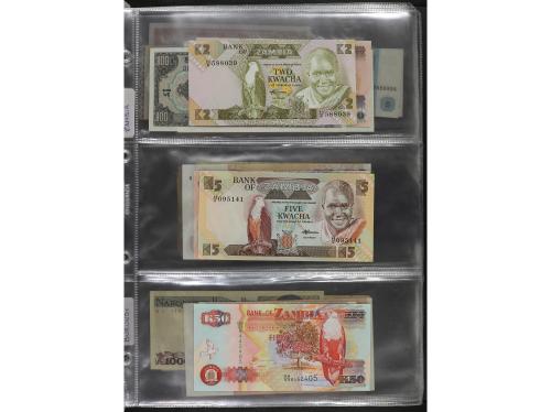 BILLETES EXTRANJEROS. Lote Más de 200 Billetes. Siglo XX. DI