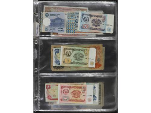 BILLETES EXTRANJEROS. Lote Más de 200 Billetes. Siglo XX. DI