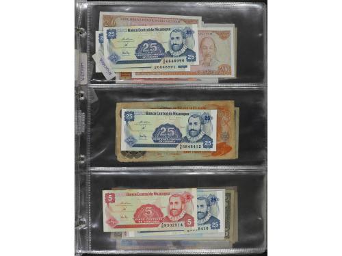 BILLETES EXTRANJEROS. Lote Más de 200 Billetes. Siglo XX. DI