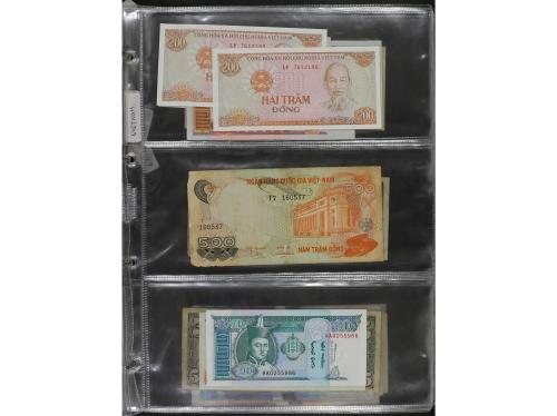 BILLETES EXTRANJEROS. Lote Más de 200 Billetes. Siglo XX. DI