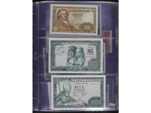 Lote Alrededor de 98 billletes. Siglo XX. Contiene billetes 