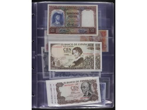 Lote Alrededor de 98 billletes. Siglo XX. Contiene billetes 