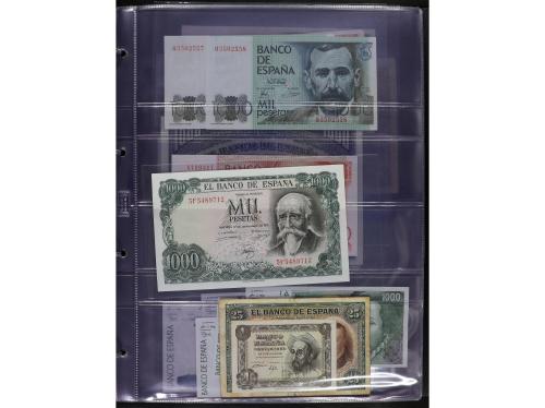 Lote Alrededor de 98 billletes. Siglo XX. Contiene billetes 