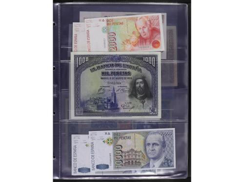 Lote Alrededor de 98 billletes. Siglo XX. Contiene billetes 