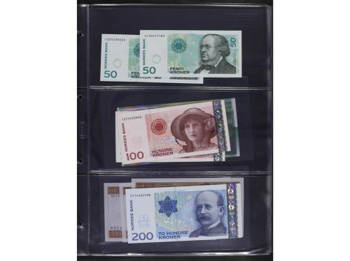 Lote Alrededor de 98 billletes. Siglo XX. Contiene billetes 