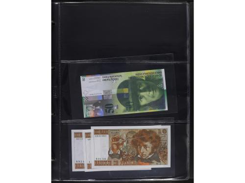 Lote Alrededor de 98 billletes. Siglo XX. Contiene billetes 