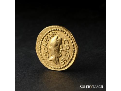 IMPERIO ROMANO. Áureo. 46 a.C. JULIO CÉSAR. Anv.: C. CAESAR 
