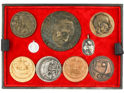 MEDALLAS ESPAÑOLAS. Lote alrededor de 120 medallas. Br,AE,La