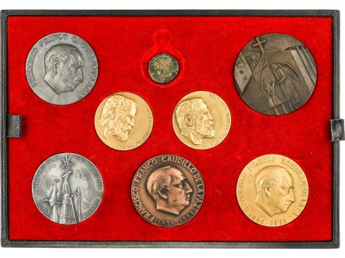 MEDALLAS ESPAÑOLAS. Lote alrededor de 120 medallas. Br,AE,La