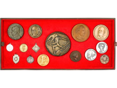 MEDALLAS ESPAÑOLAS. Lote alrededor de 120 medallas. Br,AE,La