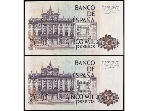 JUAN CARLOS I. Lote 2 billetes 5.000 Pesetas. 23 Octubre 197