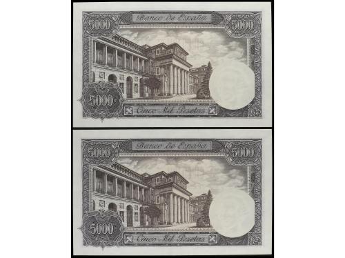 JUAN CARLOS I. Lote 2 billetes 5.000 Pesetas. 6 Febrero 1976