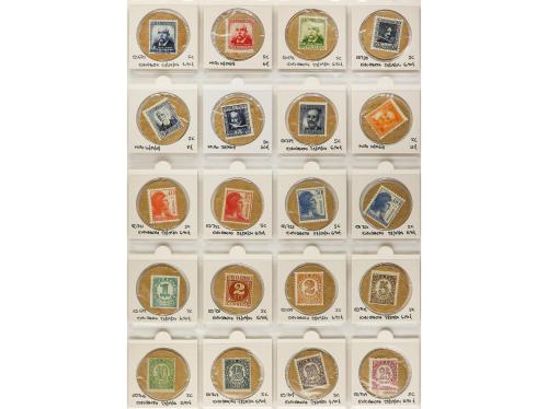 II REPÚBLICA. Lote 91 sellos-moneda. Cartón. Muchos valores 