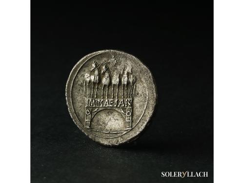 IMPERIO ROMANO. Denario. 29-27 a.C. AUGUSTO. Anv.: Cabeza de