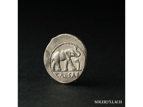 IMPERIO ROMANO. Denario. 54-51 a.C. JULIO CÉSAR. GALIA. Anv.
