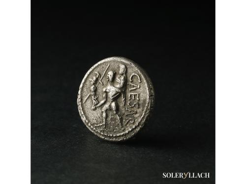 IMPERIO ROMANO. Denario. 47-46 a.C. JULIO CÉSAR. GALIA. Anv.