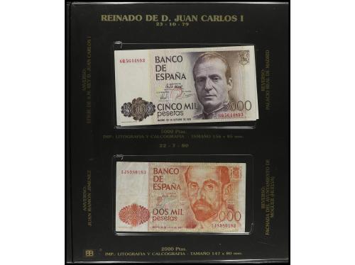 Lote 3 álbums con alrededor 40 billetes 1 Peseta a 5.000 Pes