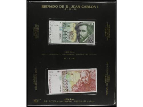 Lote 3 álbums con alrededor 40 billetes 1 Peseta a 5.000 Pes