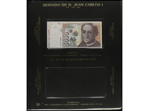 Lote 3 álbums con alrededor 40 billetes 1 Peseta a 5.000 Pes