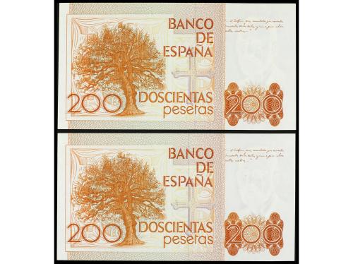 JUAN CARLOS I. Lote 2 billetes 200 Pesetas. 18 Septiembre 19
