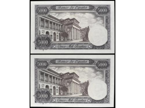 JUAN CARLOS I. Lote 2 billetes 5.000 Pesetas. 6 Febrero 1976