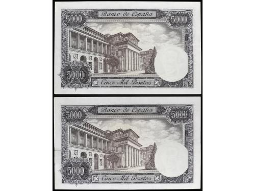 JUAN CARLOS I. Lote 2 billetes 5.000 Pesetas. 6 Febrero 1976
