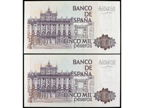 JUAN CARLOS I. Lote 2 billetes 5.000 Pesetas. 23 Octubre 197