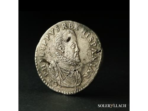 FELIPE II. Ducatón. 1592. MILÁN. 32,13 grs. (Roturas de cuño