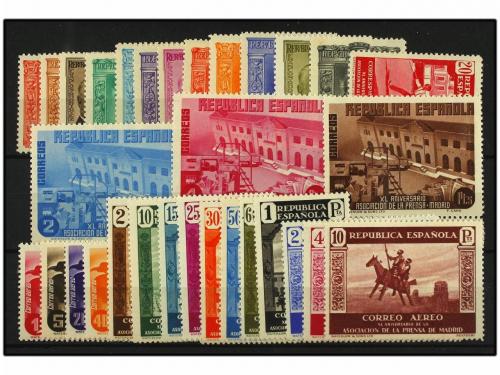 ** ESPAÑA. Ed. 695/710, 711/25. SERIES COMPLETAS. LUJO. Cat.