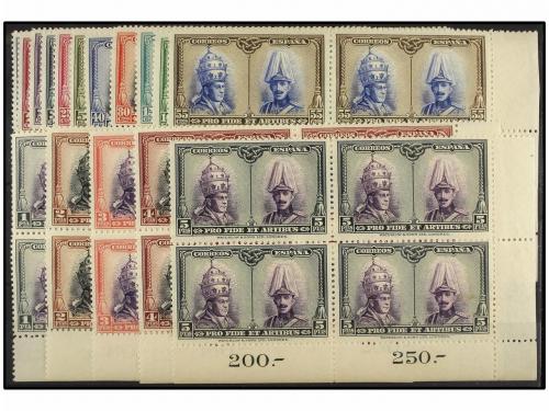 ** ESPAÑA. Ed. 402/33 (4). SERIE COMPLETA en bloques de cuat