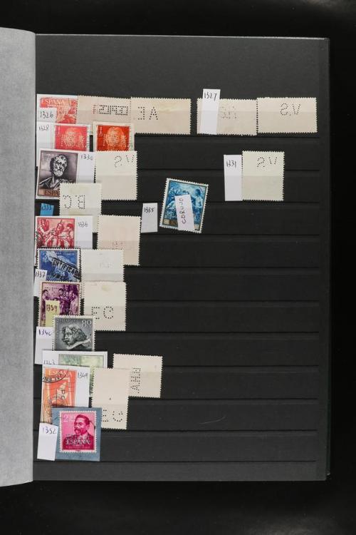 ° ✉ ESPAÑA. PERFORADOS (PERFINS). Colección de 1880 a 1980. 