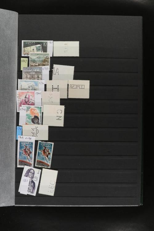 ° ✉ ESPAÑA. PERFORADOS (PERFINS). Colección de 1880 a 1980. 