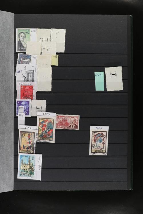 ° ✉ ESPAÑA. PERFORADOS (PERFINS). Colección de 1880 a 1980. 