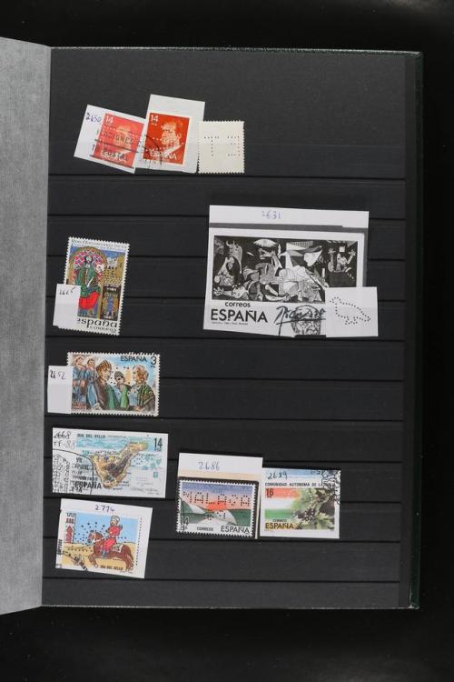 ° ✉ ESPAÑA. PERFORADOS (PERFINS). Colección de 1880 a 1980. 