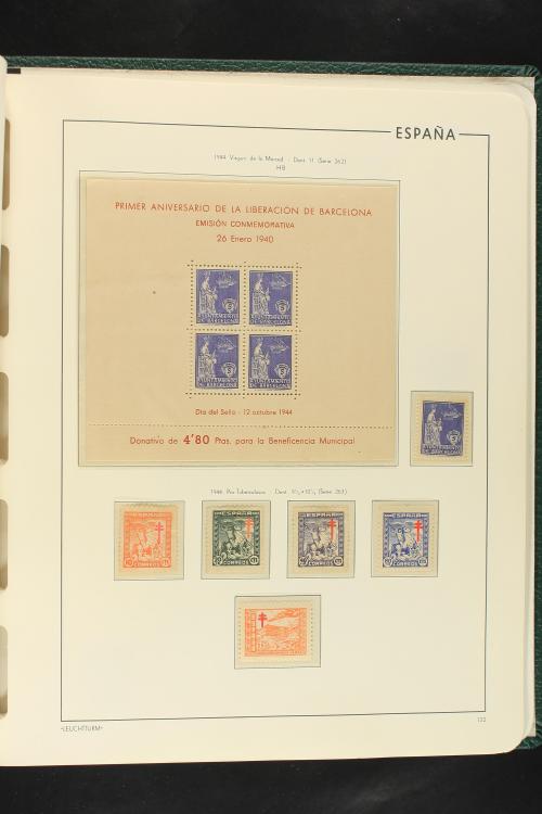 LOTES y COLECCIONES. ESPAÑA. Colección de 1900 a 1949 en dos
