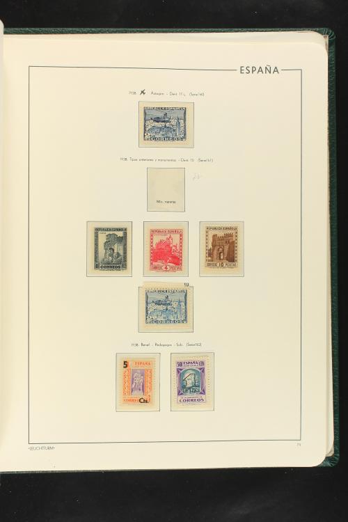 LOTES y COLECCIONES. ESPAÑA. Colección de 1900 a 1949 en dos