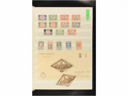 LOTES y COLECCIONES. ESPAÑA VARIOS. Colección de Ayuntamient