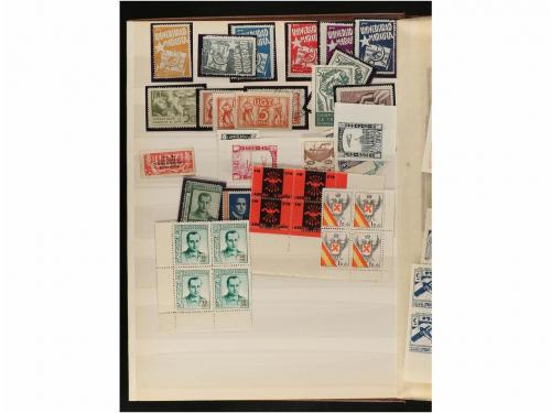 LOTES y COLECCIONES. VIÑETAS GUERRA CIVIL. Clasificador con 