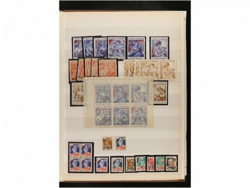 LOTES y COLECCIONES. VIÑETAS GUERRA CIVIL. Clasificador con 