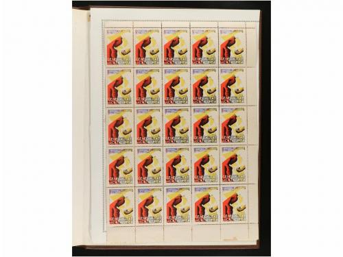 LOTES y COLECCIONES. VIÑETAS GUERRA CIVIL. Clasificador con 