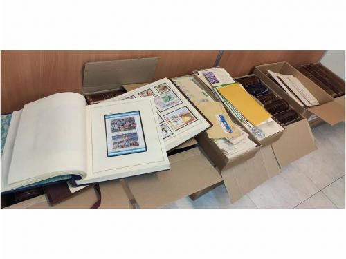 LOTES y COLECCIONES. TEMA DEPORTES. Colección compuesta por 