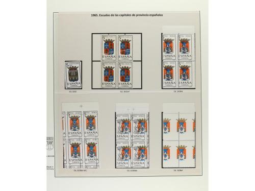 ESPAÑA. Ed. 1406/1704. ESCUDOS. Siete páginas de álbum con d