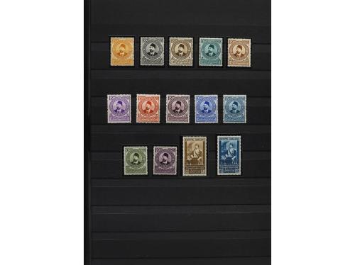 LOTES y COLECCIONES. EGIPTO. Colección en clasificador de 18