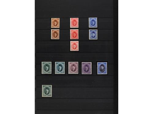 LOTES y COLECCIONES. EGIPTO. Colección en clasificador de 18