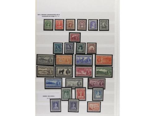 LOTES y COLECCIONES. TERRANOVA. Conjunto montado en hojas cl