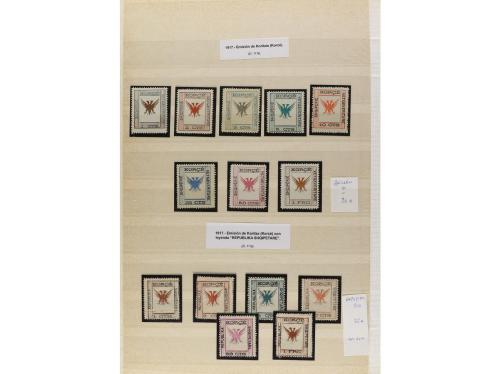 LOTES y COLECCIONES. ALBANIA. Conjunto montado en hojas clas