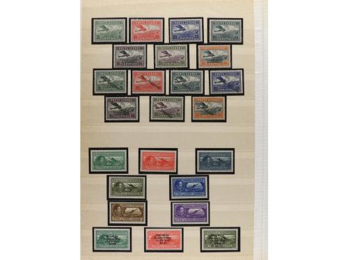 LOTES y COLECCIONES. ALBANIA. Conjunto montado en hojas clas