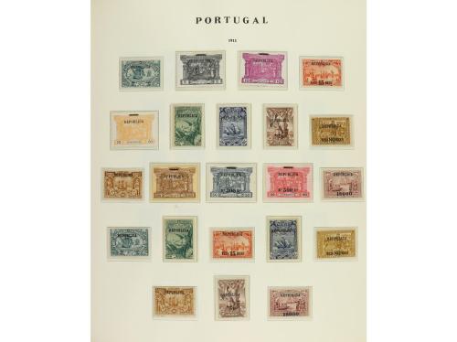 LOTES y COLECCIONES. PORTUGAL. Colección en 2 álbumes de 185