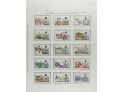 LOTES y COLECCIONES. SANTA HELENA. Colección en 2 álbumes de