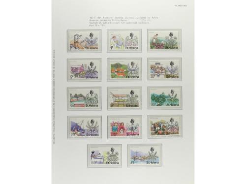 LOTES y COLECCIONES. SANTA HELENA. Colección en 2 álbumes de